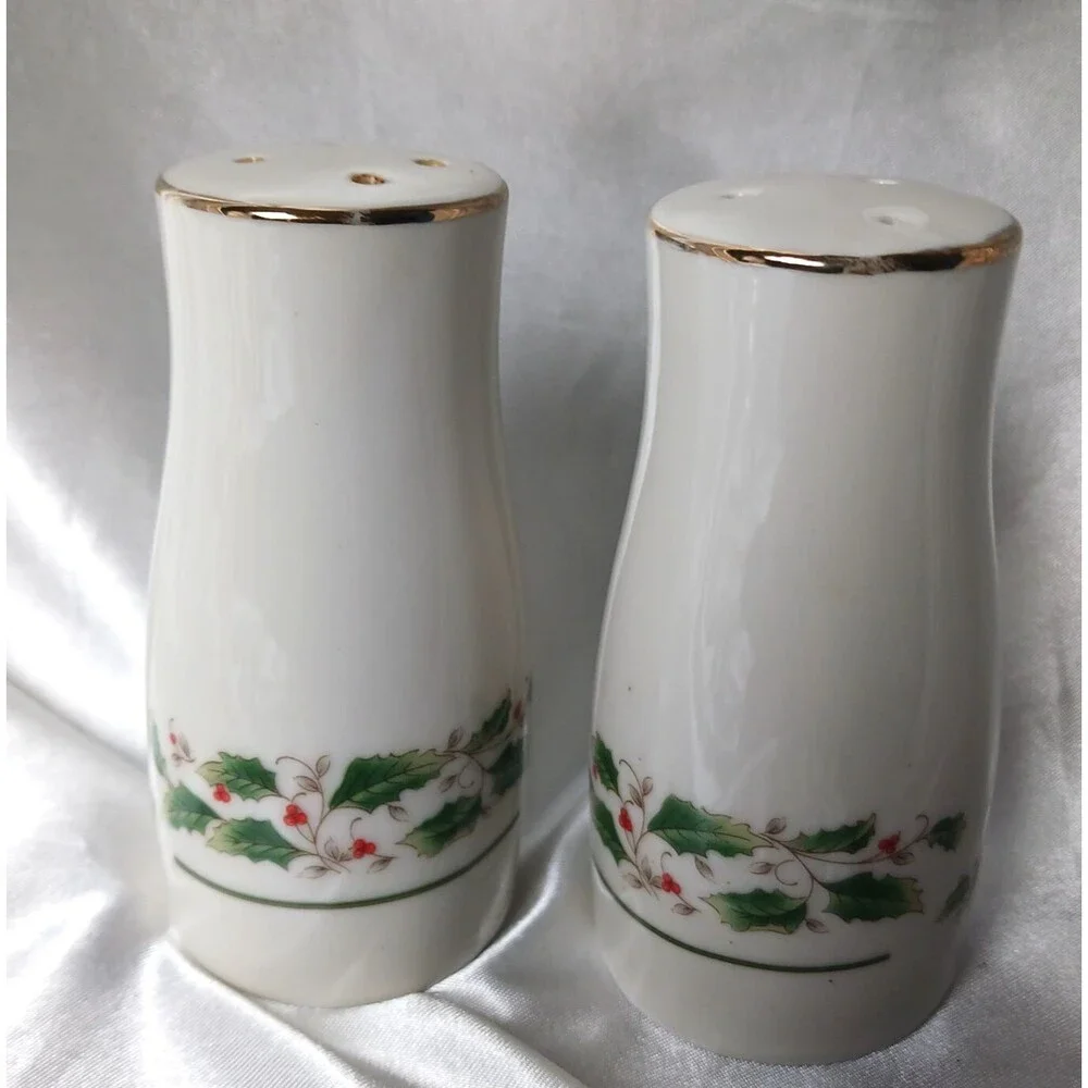 ROYAL LIMITED HOLLY HOLIDAY SALT & PEPPER SHAKER SET